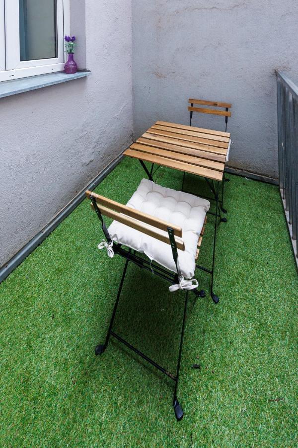 Appartement Cozy Market-square Retreat Located In The Heart Of The 10th District Wenen