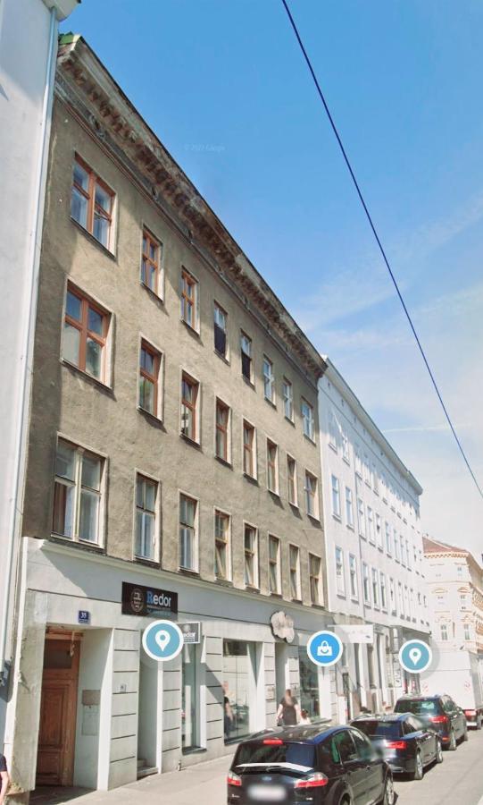 Appartement Cozy Market-square Retreat Located In The Heart Of The 10th District Wenen